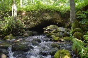 Dobes upes tilts un Skursteņkrogs