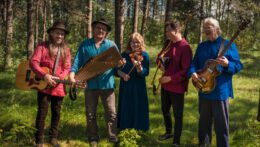 Sēlijas Tūrisma tirgū muzicēs postfolkloras grupa “Iļģi”
