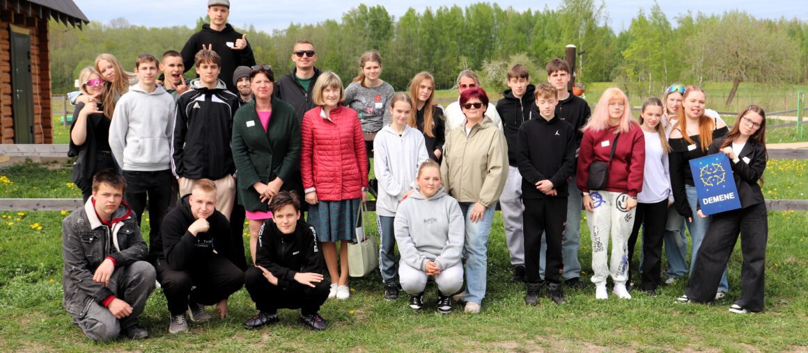Kopīgās nodarbībās Daudzeses un Demenes skolēni stiprina piederības izjūtu Latvijai