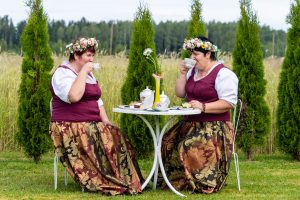 Divas vīnogas